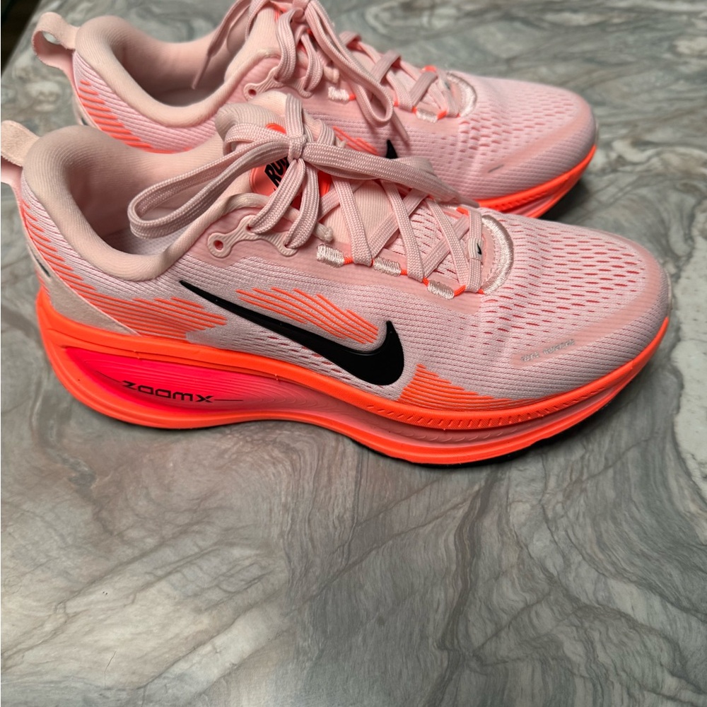 Nike Women's Vomero 18 Shoes - Picture 5 of 8